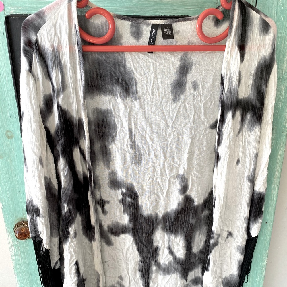 Full Tilt Black and white kimono